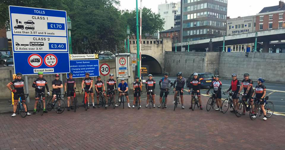 d2d cyclists-group photo liverpool tunnel entrance